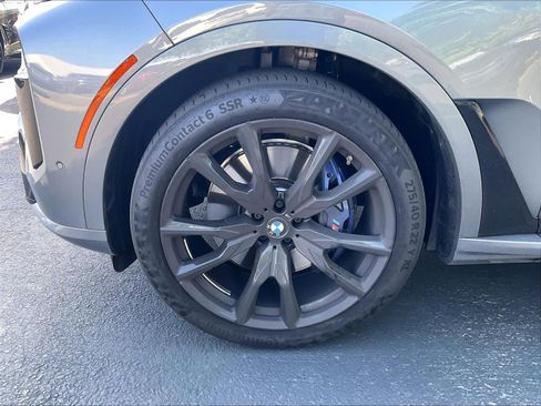 Used 2023 BMW X7 xDrive40i w/ M Sport Package AWD/4WD image 11