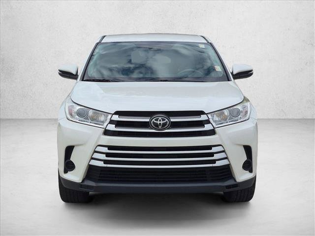 Used 2017 Toyota Highlander LE FWD image 2