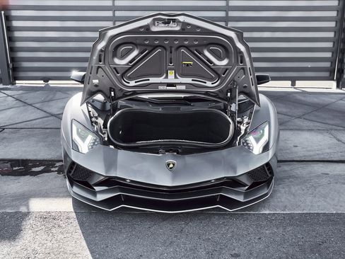 Used 2018 Lamborghini Aventador S image 8