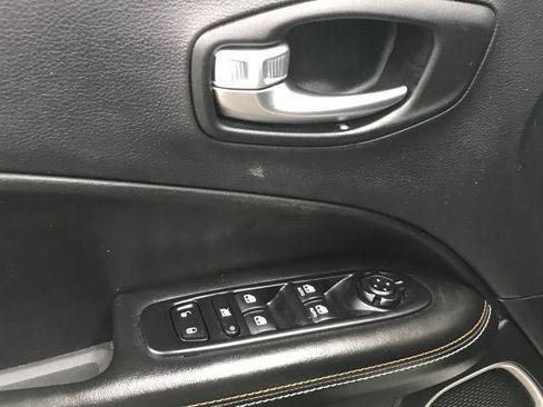 Used 2018 Jeep Compass Latitude w/ Cold Weather Group image 10