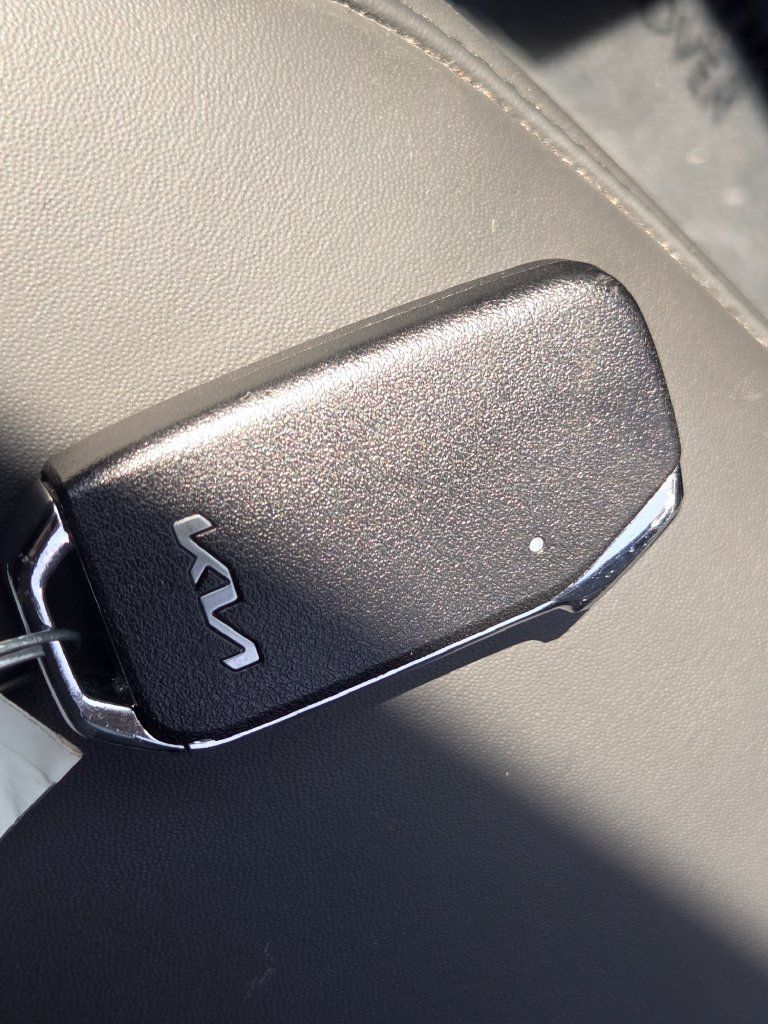 Used 2023 Kia Niro EX FWD image 36