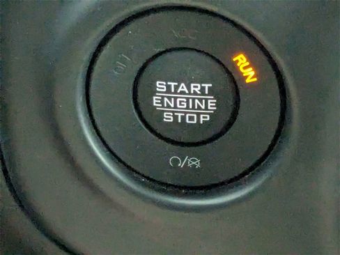 Used 2018 Jeep Wrangler Unlimited Sahara w/ Cold Weather Group image 30