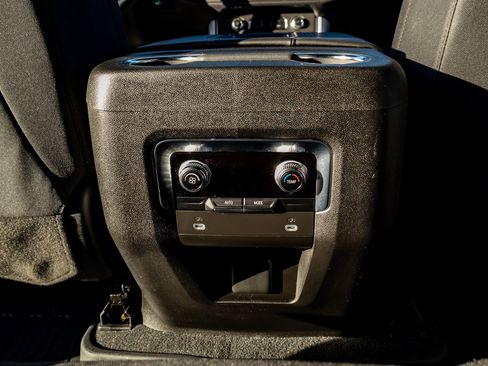 Used 2023 GMC Yukon SLE w/ Max Trailering Package AWD/4WD image 31