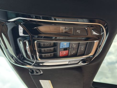 Used 2023 Jeep Grand Wagoneer Series III AWD/4WD image 26