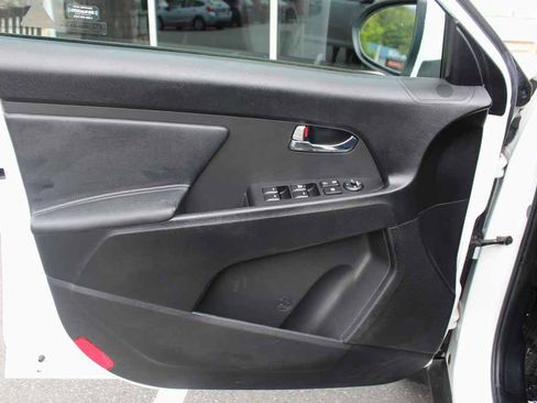 Used 2013 Kia Sportage LX FWD image 11