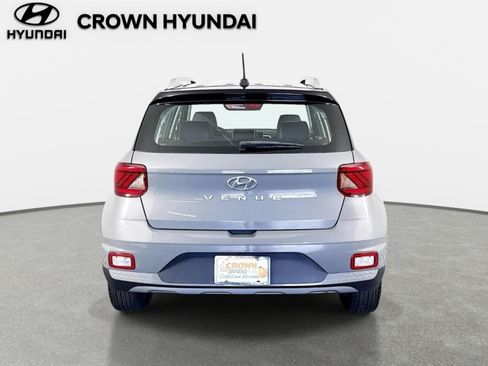Used 2023 Hyundai Venue Limited w/ Cargo Package FWD image 6