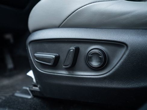 Used 2022 Toyota Venza XLE image 21