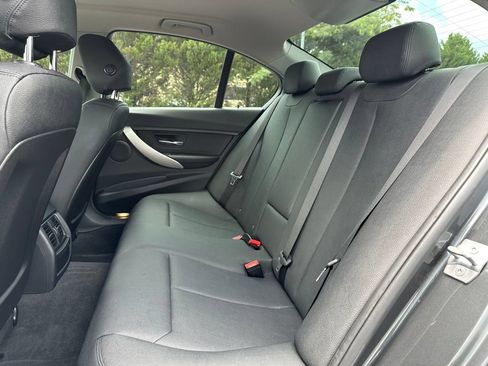 Used 2018 BMW 320i Sedan RWD image 19
