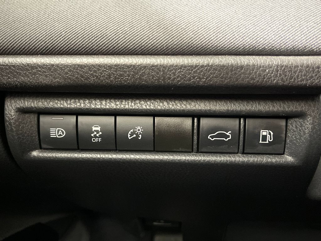 Used 2025 Toyota Camry LE FWD image 28