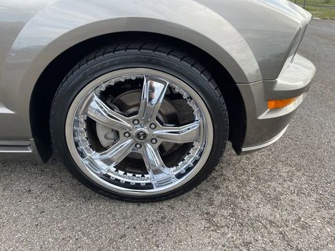 Used 2005 Ford Mustang GT RWD image 33