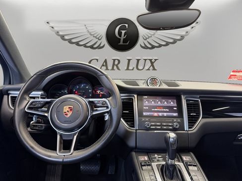 Used 2018 Porsche Macan AWD/4WD image 10