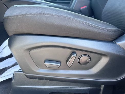 Used 2024 Ford Explorer XLT RWD image 9