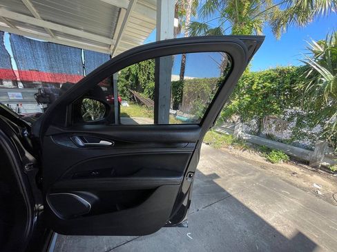 Used 2018 Alfa Romeo Stelvio AWD image 16