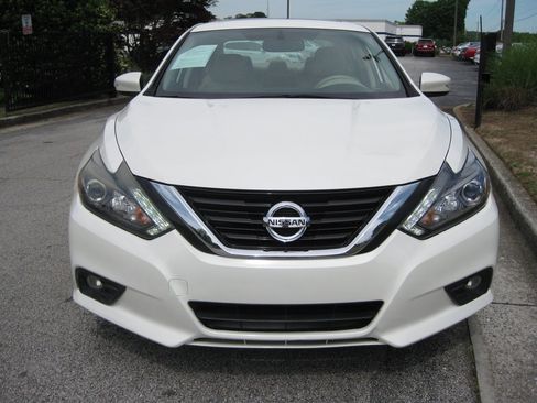 Used 2018 Nissan Altima 2.5 SL w/ 2.5 SL Technology Package FWD image 2