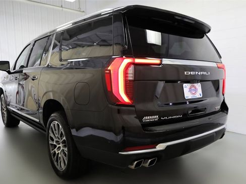 Used 2025 GMC Yukon XL Denali w/ Denali Reserve Package AWD/4WD image 19