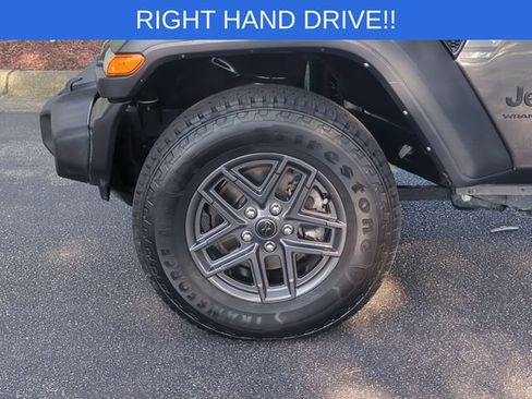 Used 2024 Jeep Wrangler Unlimited Sport w/ Convenience Group AWD/4WD image 10