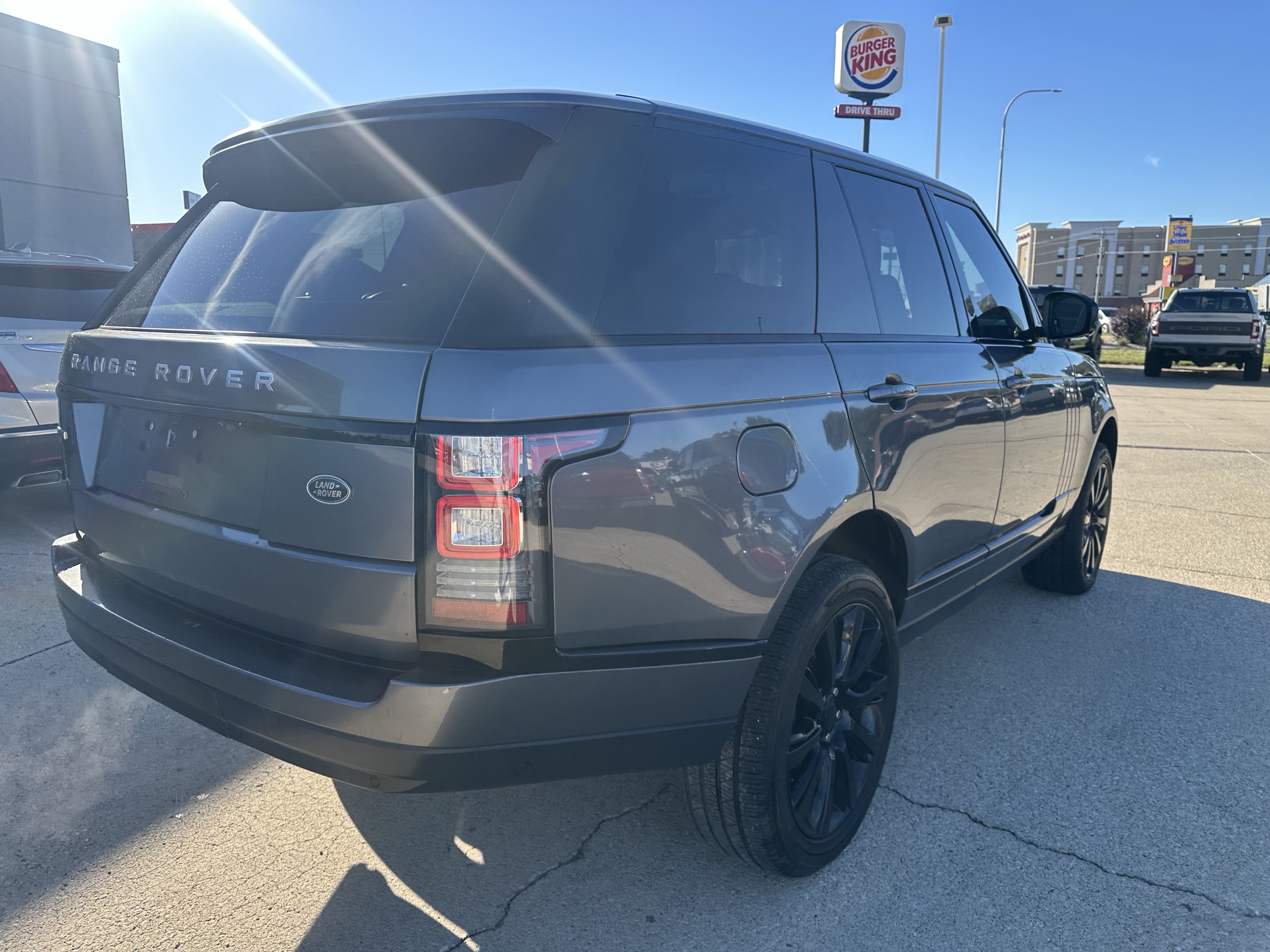 Used 2016 Land Rover Range Rover Supercharged AWD/4WD image 3