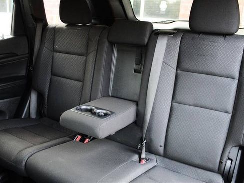 Used 2021 Jeep Grand Cherokee Laredo AWD/4WD image 22