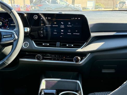 Used 2025 Chevrolet Equinox LT image 18