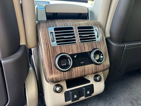 Used 2018 Land Rover Range Rover HSE image 18