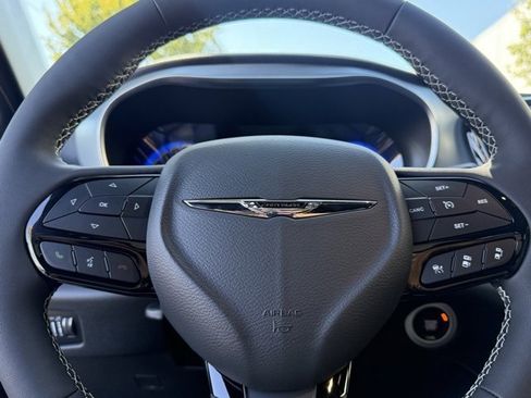 New 2026 Chrysler Pacifica Limited w/ S Appearance Package image 25