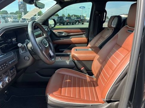 Used 2024 GMC Yukon Denali Ultimate AWD/4WD image 5
