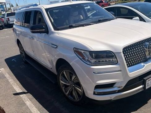 Used 2019 Lincoln Navigator L Reserve AWD/4WD image 2