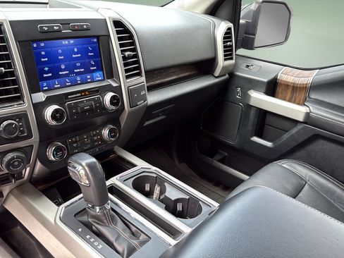 Used 2019 Ford F150 Lariat w/ Equipment Group 502A Luxury AWD/4WD image 29