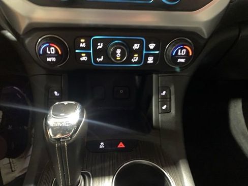 Used 2018 GMC Acadia SLT AWD/4WD image 30