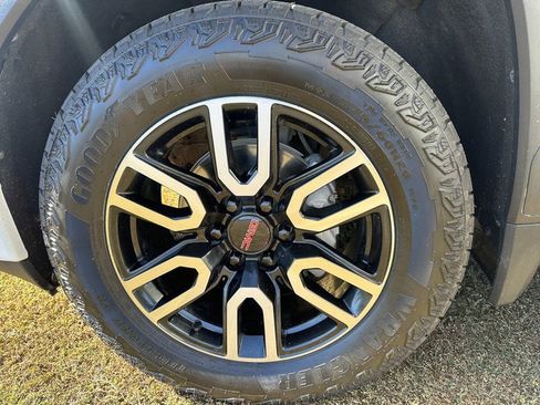 Used 2022 GMC Sierra 1500 Elevation w/ LPO, Elevation Black Package image 19