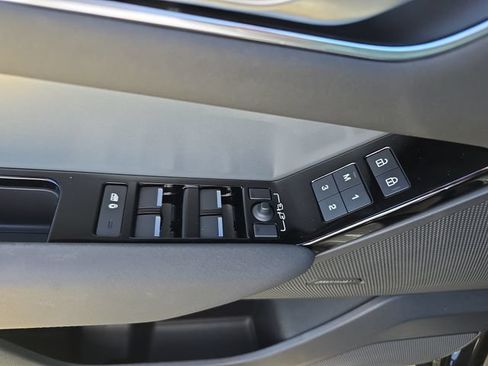 Used 2024 Land Rover Range Rover Velar S AWD/4WD image 32