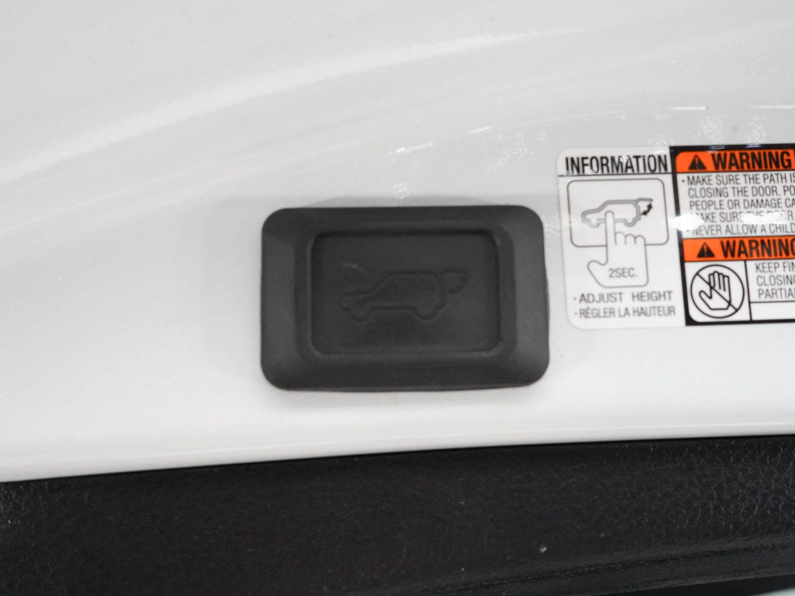 Used 2018 Toyota RAV4 Platinum AWD/4WD image 19