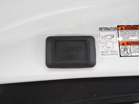 Used 2018 Toyota RAV4 Platinum AWD/4WD image 19