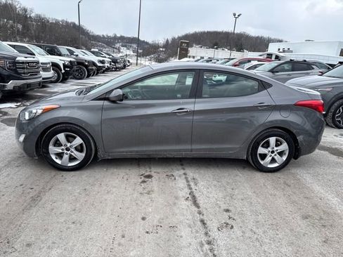Used 2013 Hyundai Elantra GLS w/ Preferred Pkg image 2