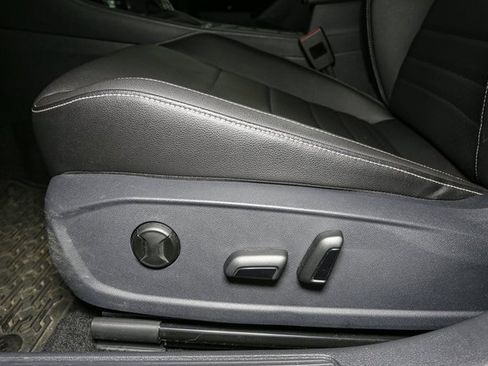 Used 2023 Volkswagen Jetta SE image 35