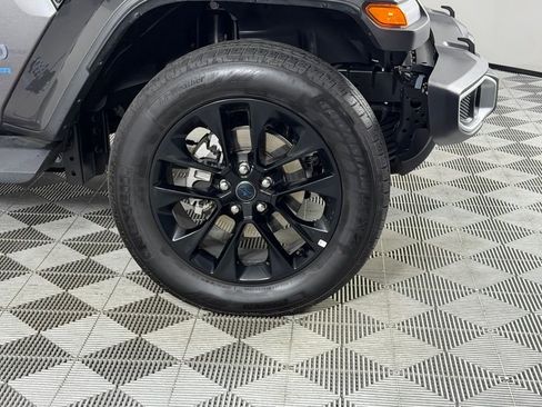 Used 2025 Jeep Wrangler Unlimited Sahara image 11