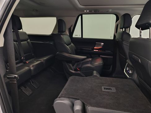 Used 2025 Ford Expedition Max Platinum AWD/4WD image 17