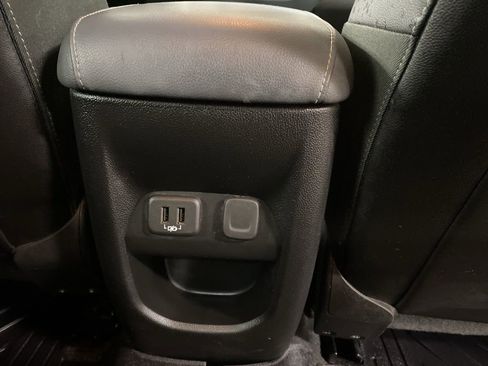 Used 2019 Chevrolet Colorado Z71 image 12