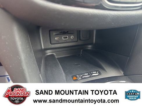 Used 2023 Chevrolet Equinox Premier FWD image 21