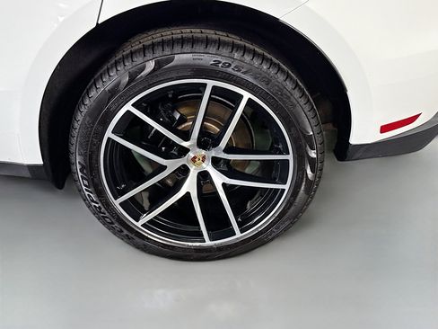Used 2023 Porsche Macan AWD/4WD image 37