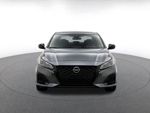 Used 2025 Nissan Altima 2.5 SV FWD image 2