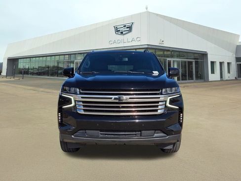 Used 2022 Chevrolet Suburban LT w/ Luxury Package image 2