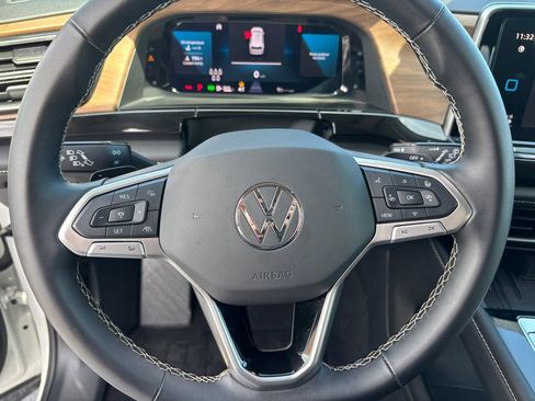 Used 2025 Volkswagen Atlas SE FWD image 14