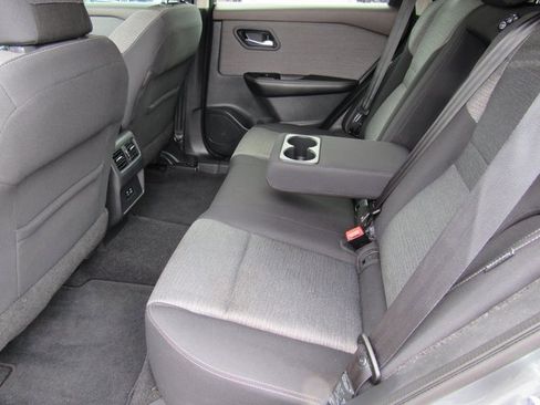 Used 2021 Nissan Rogue SV image 8