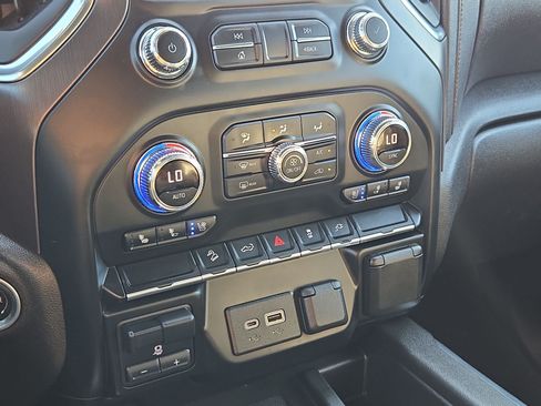 Used 2021 GMC Sierra 1500 AT4 w/ AT4 Preferred Package AWD/4WD image 26