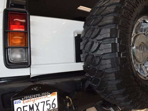 Used 2003 HUMMER H2 w/ Preferred Equipment Group image 26