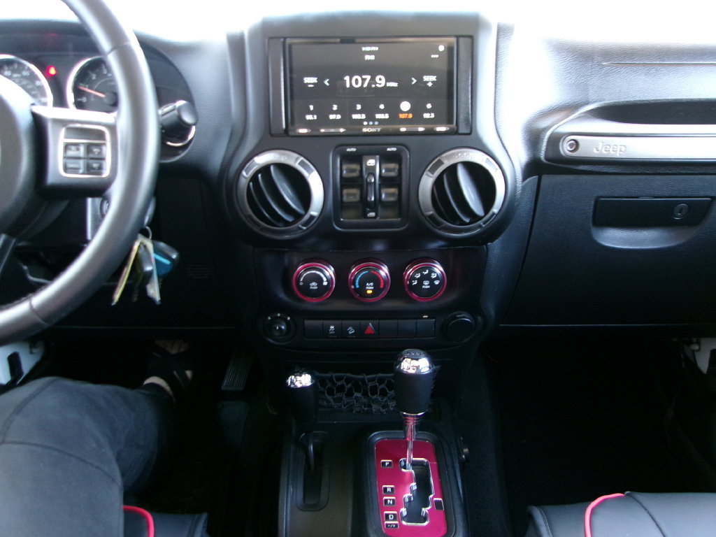 Used 2014 Jeep Wrangler Unlimited Sport w/ Quick Order Package 24S AWD/4WD image 17