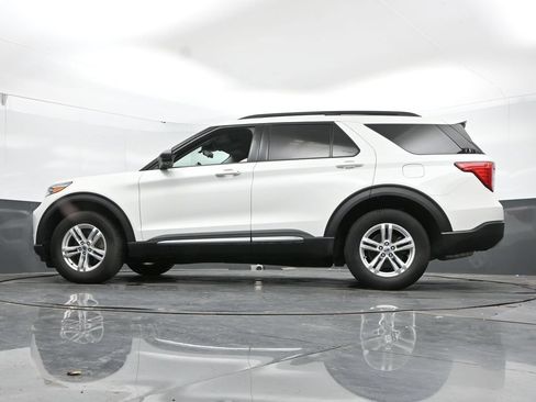 Used 2020 Ford Explorer XLT w/ Equipment Group 202A AWD/4WD image 48