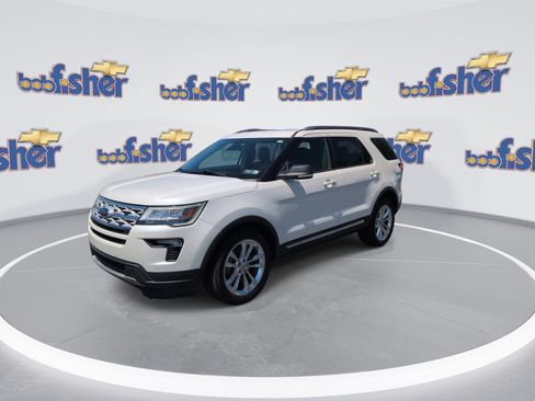 Used 2019 Ford Explorer XLT w/ Equipment Group 202A AWD/4WD image 4