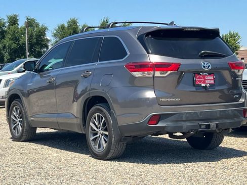 Used 2019 Toyota Highlander XLE AWD/4WD image 7